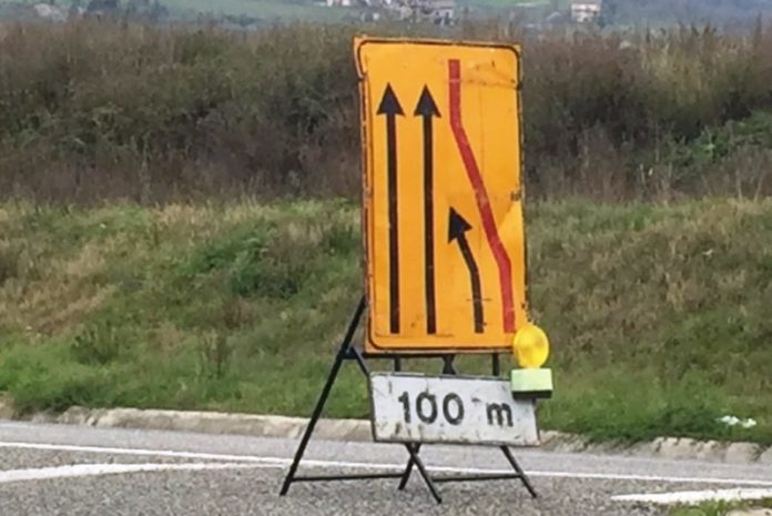 autostrada A2 Calabria, cantiere, cartelli di restringimento carreggiata