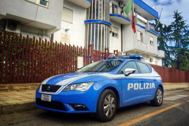 Polizia di Cosenza combatte lo stalking con divieto di contatto