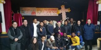 Monsignor Bertolone incontra ragazzi immigrati