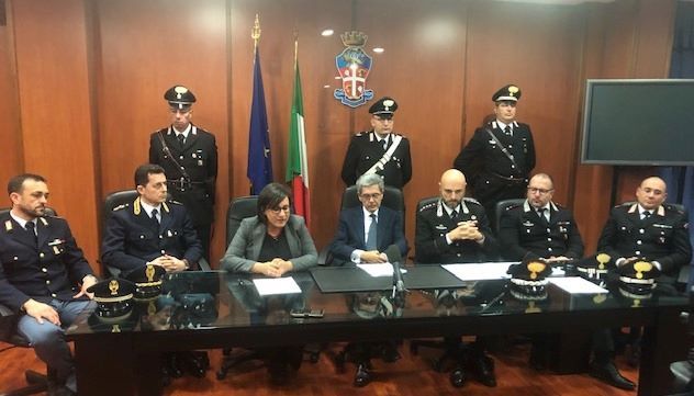 Cosenza Carabinieri misure cautelari per truffe on-line