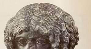 “L'ospite illustre”, busto in basalto da Vibo Marina