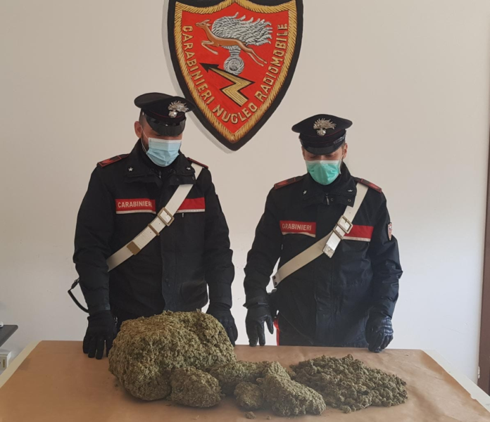 Cirò Marina, arresto, 5kg di marijuana, Carabinieri Crotone