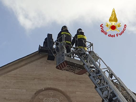 S. Maria Porto Salvo, croce spezzata dal vento, vigili del fuoco