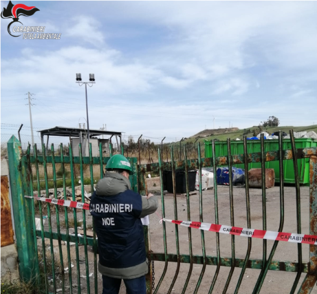 Cutro, sequestro centro raccolta rifiuti, Carabinieri Tutela Ambientale