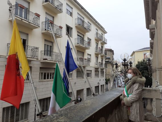 bandiere a mezz'asta, Palazzo De Nobili, Comune di Catanzaro