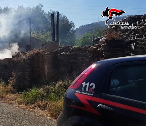 Ortì (RC), incendio Carabinieri Reggio Calabria