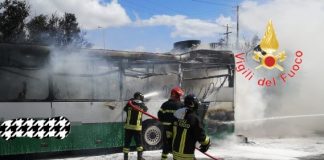 autobus in fiamme, Vigili del Fuoco Catanzaro