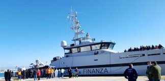Incendio nave: passeggeri e equipaggio in salvo a Corfù (ANSA)