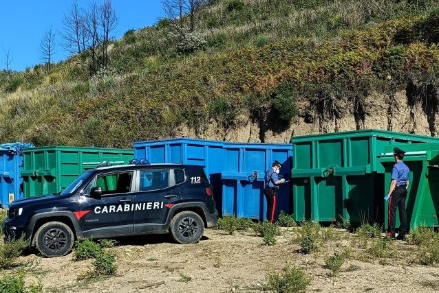 Zagarise, stoccaggio rifiuti non autorizzato, Carabinieri Catanzaro