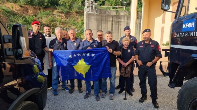 Soveria Mannelli Carabinieri viveri a popolazione del Kosovo