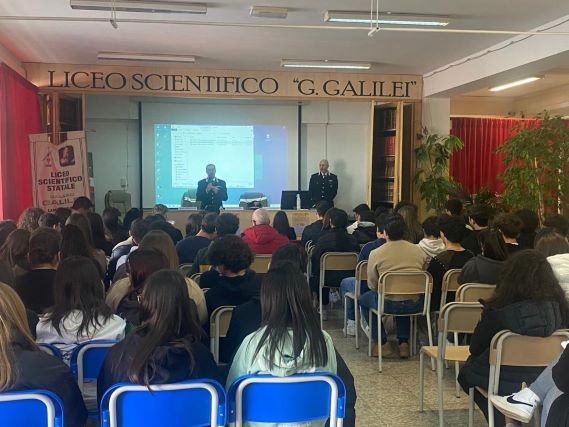 Liceo Scientifico G. Galiliei incontro Carabinieri Lamezia Terme
