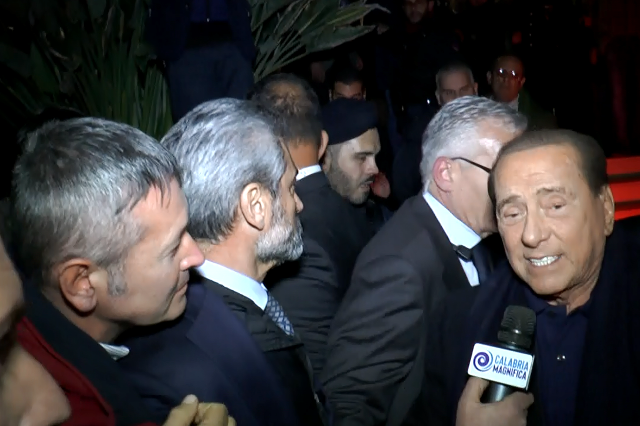 Silvio Berlusconi ai microfoni di Luigi Mussari