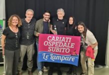 Roger Waters, ospedale Cariati, attivisti Le Lampare (foto Twitter)