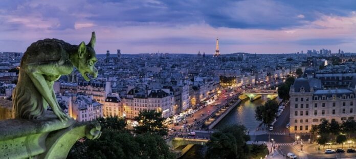 Francia, Parigi, doccione, architettura