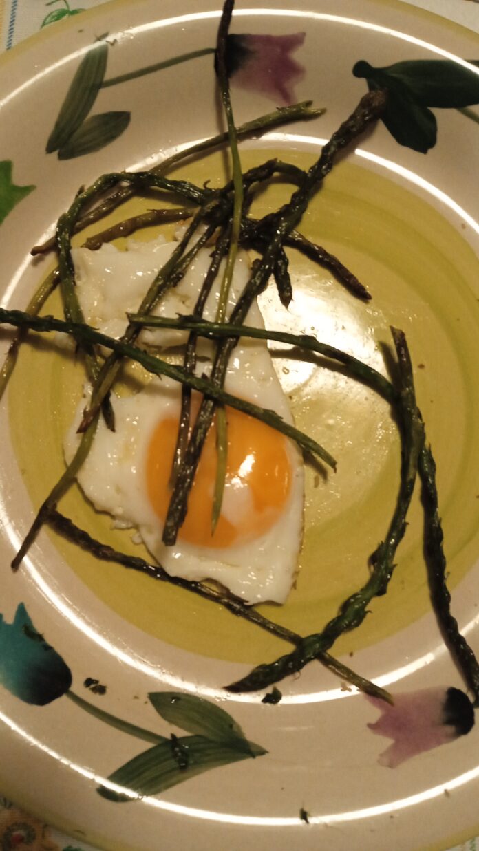 uova con asparagi