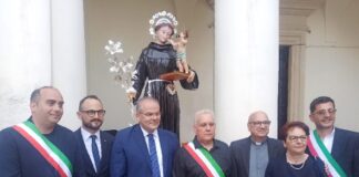 Michele Affidato, realizza con maestria il meraviglioso 'Giglio d'Argento' per Sant'Antonio da Padova a Seclì