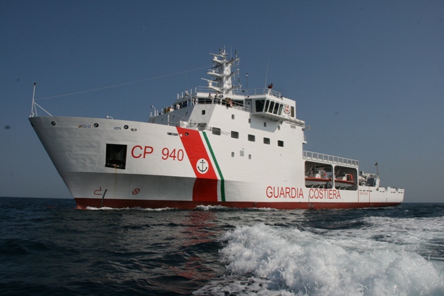 Nave DATTILO - Guardia Costiera, sbarco migranti