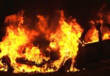 Auto in fiamme (immagine archivio)