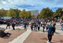 Caro carburante, protesta in Calabria: 4 presidi fissi dal 16 ottobre Caro vita, oltre mille persone in piazza a Cosenza: la protesta si allarga