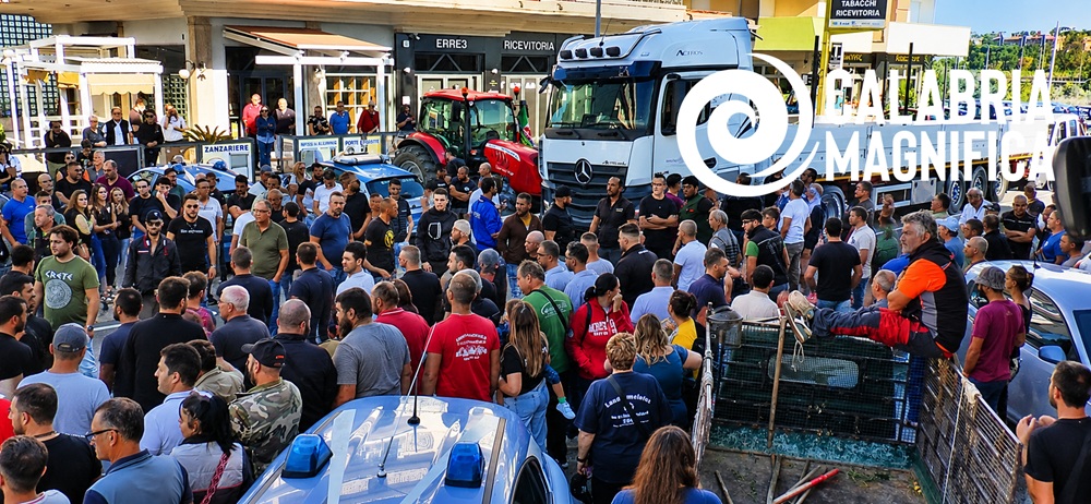 Protesa Agricoltori, blocco sulla SS 106 a Davoli Marina